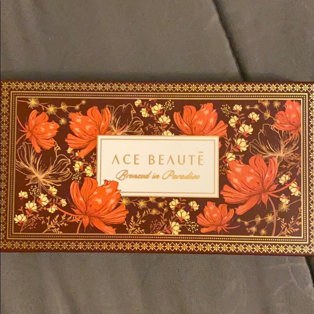 NWT!! ACE BEAUTÈ BRONZED IN PARADISE PALETTE